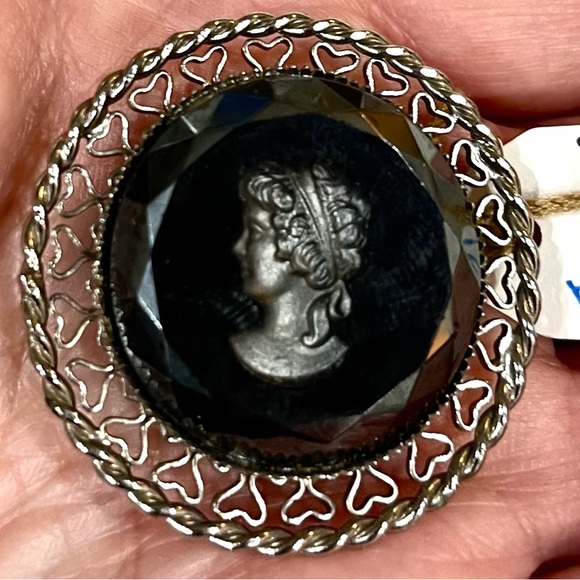 INTAGLIO REVERSE CAMEO LADY BLACK FACETED GLASS ROUND 1.5” BROOCH VINTAGE EUC - Picture 7 of 8